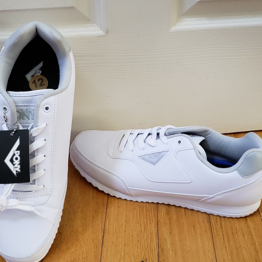 Men tennis shoes